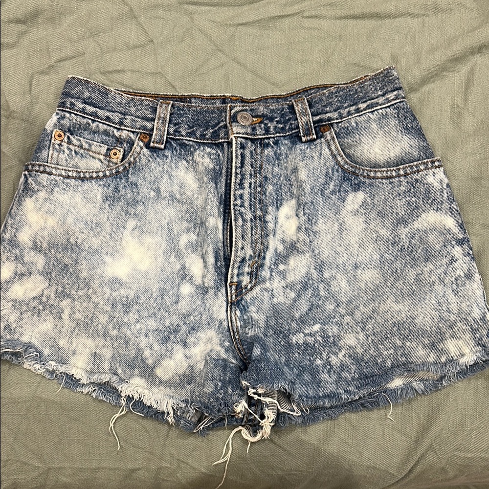 LEVI’s acid wash 550 denim short